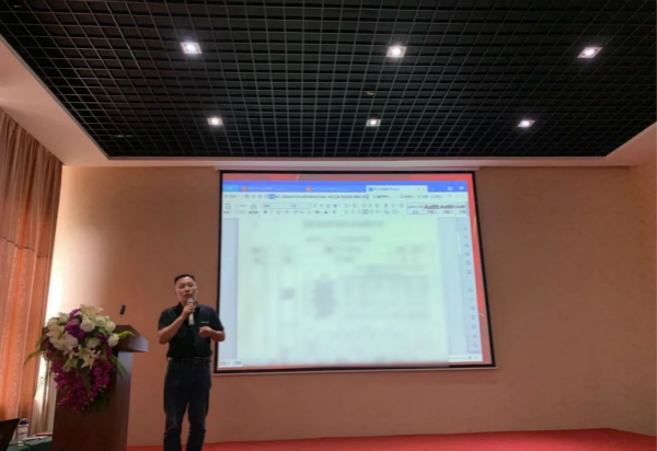 1621922283537221.jpg 溢爱公司8月月度会议03.jpg