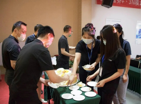 1621922386182324.jpg 溢爱公司8月月度会议09.jpg