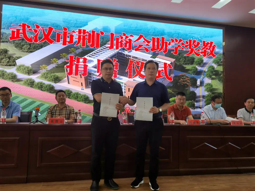 溢爱实业爱心助学，情暖校园