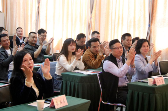 溢爱第31届财富峰会完满落幕-溢爱公司新闻06 .png
