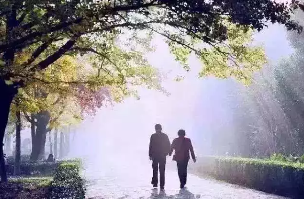 溢爱净水知识-让父母“扭亏为盈”的28项孝顺方式01.png